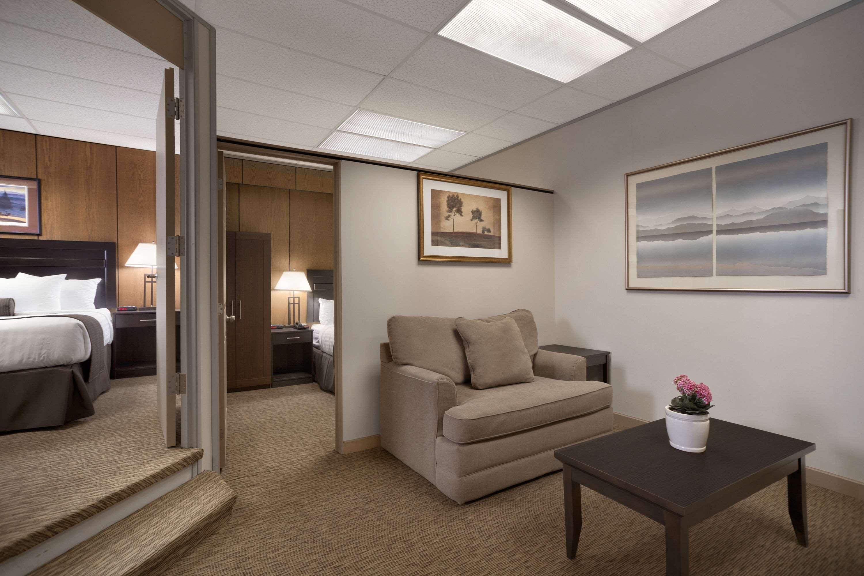 Days Inn & Suites By Wyndham Sault Ste. Marie On Экстерьер фото