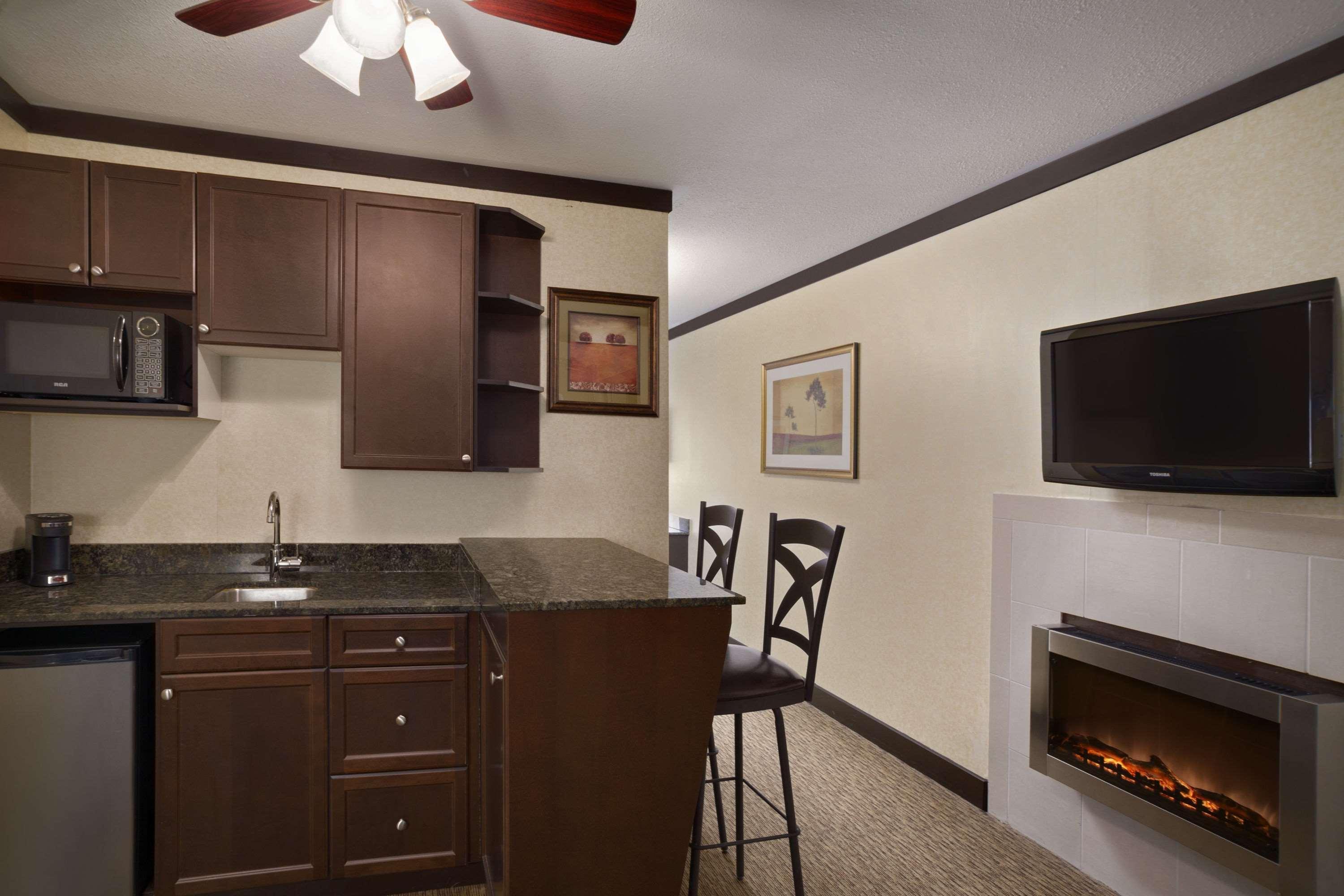 Days Inn & Suites By Wyndham Sault Ste. Marie On Экстерьер фото